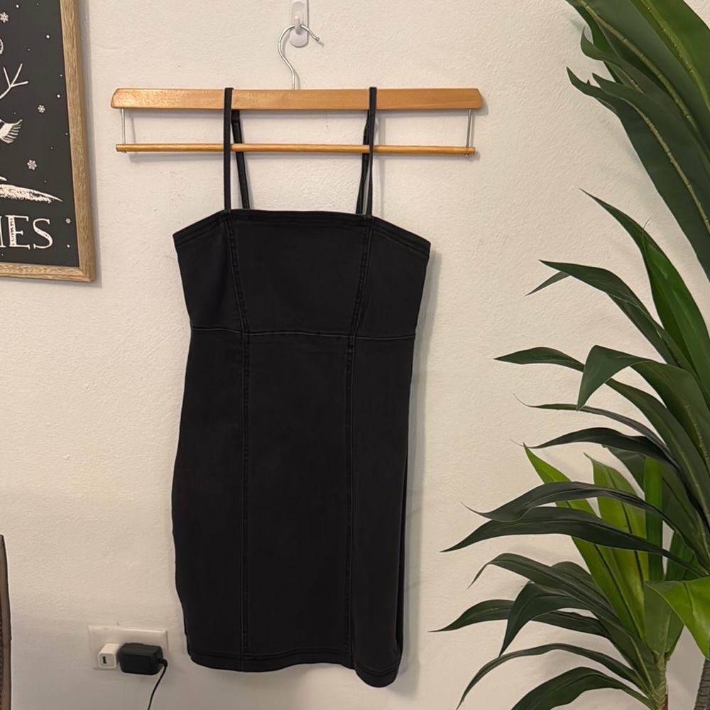 Elegant Black Spaghetti Strap Dress